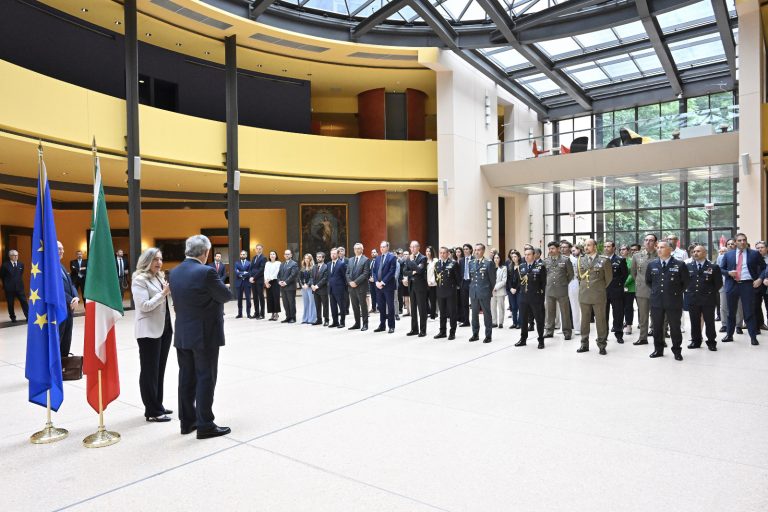 S.E. l’Ambasciatrice Mariangela Zappia presenta l’On. Vice Presidente del Consiglio Antonio Tajani al personale dell’Ambasciata d’Italia a Washington