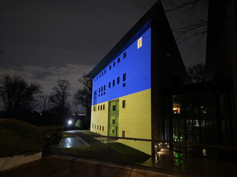 La proiezione della bandiera ucraina